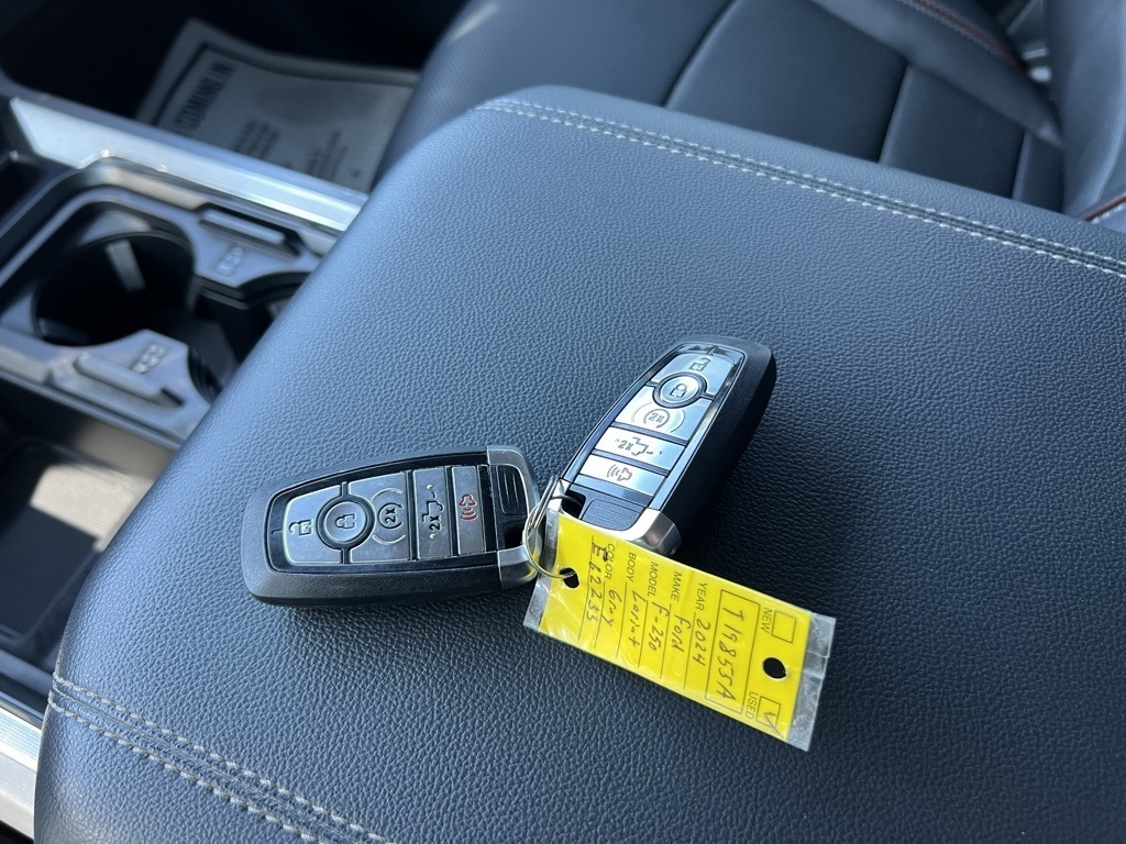 Ford F-250 SD Lariat Crew Cab 4WD 2024