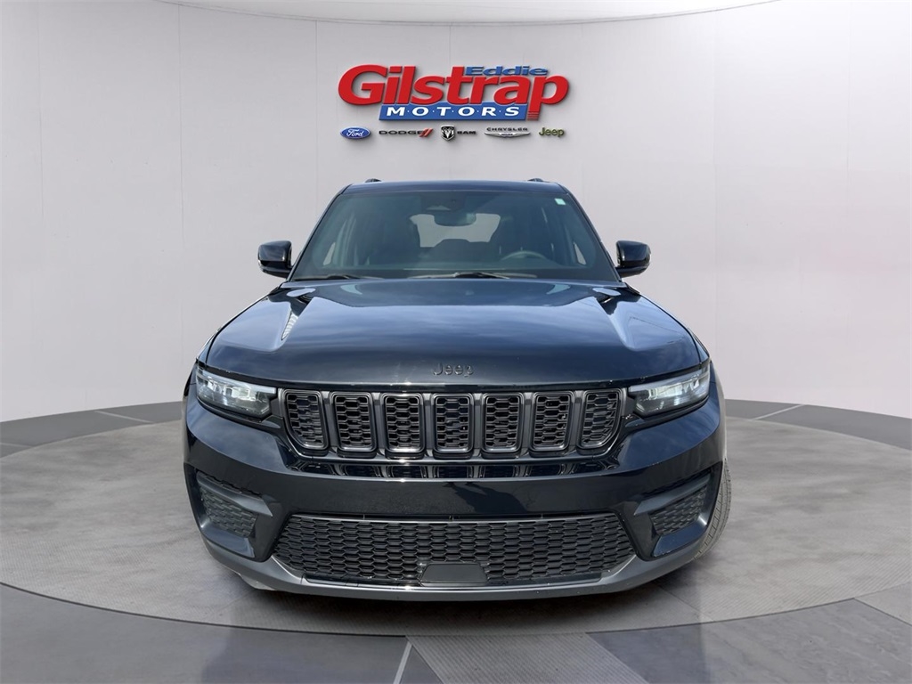 Jeep Grand Cherokee Laredo 4WD 2024