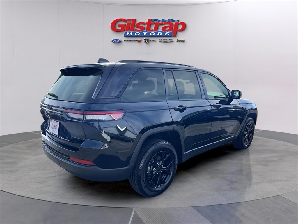 Jeep Grand Cherokee Laredo 4WD 2024
