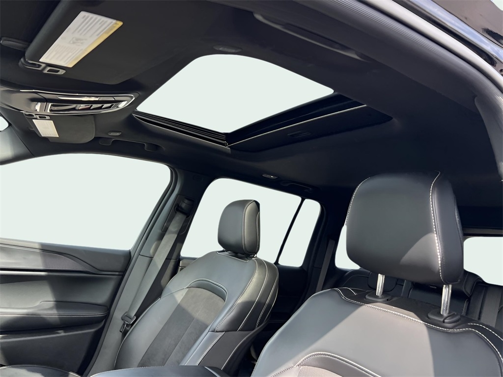 Jeep Grand Cherokee Laredo 4WD 2024