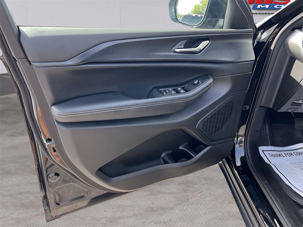 Jeep Grand Cherokee Laredo 4WD 2024