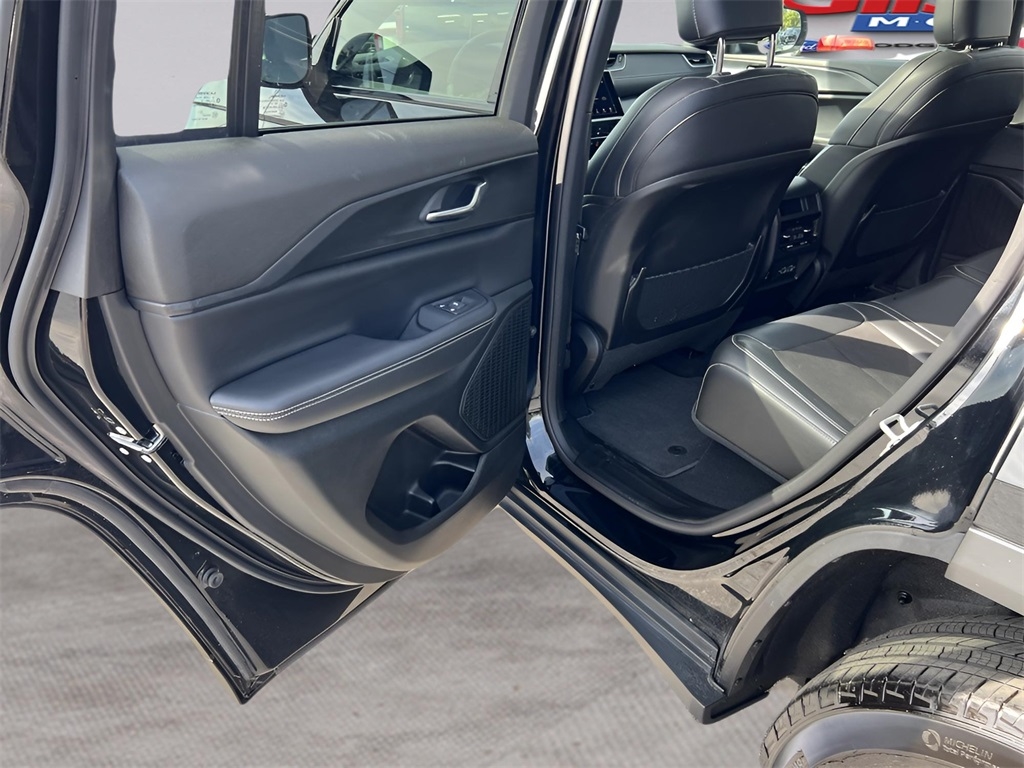 Jeep Grand Cherokee Laredo 4WD 2024