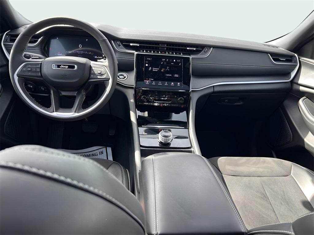 Jeep Grand Cherokee Laredo 4WD 2024