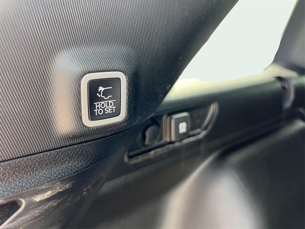 Jeep Grand Cherokee Laredo 4WD 2024