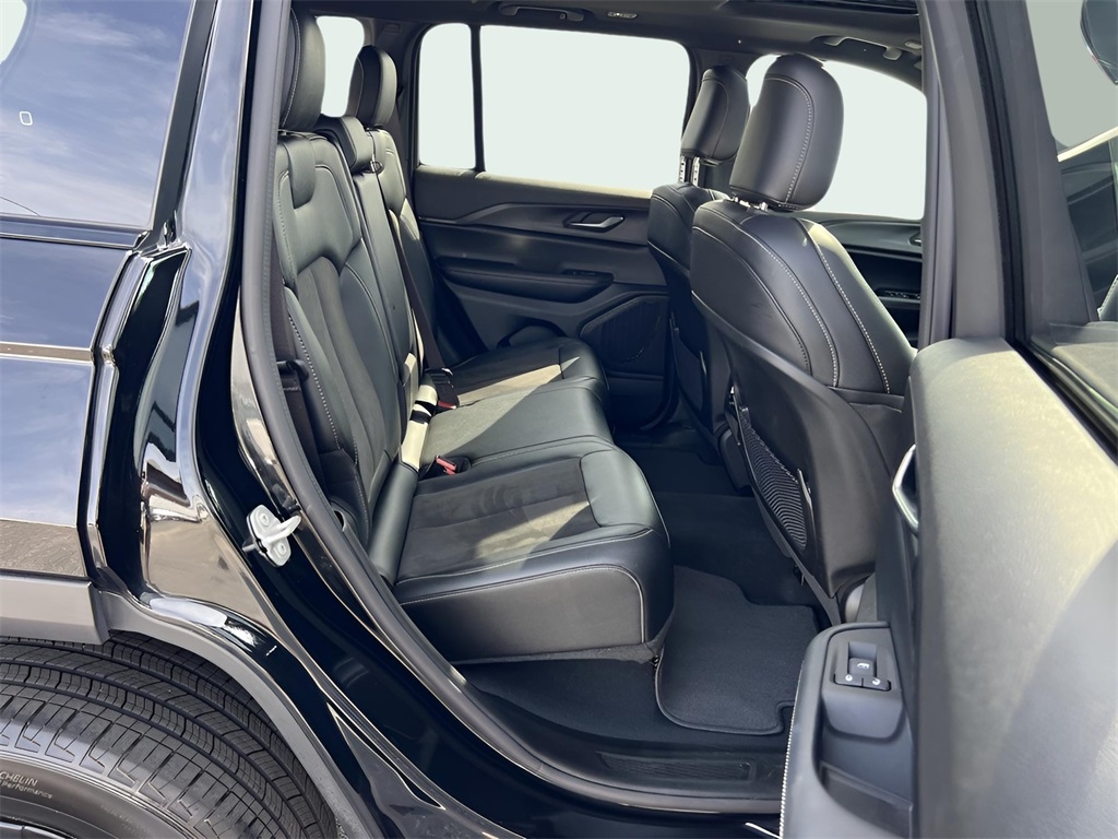 Jeep Grand Cherokee Laredo 4WD 2024