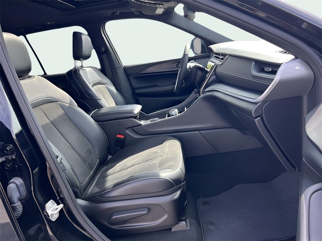 Jeep Grand Cherokee Laredo 4WD 2024