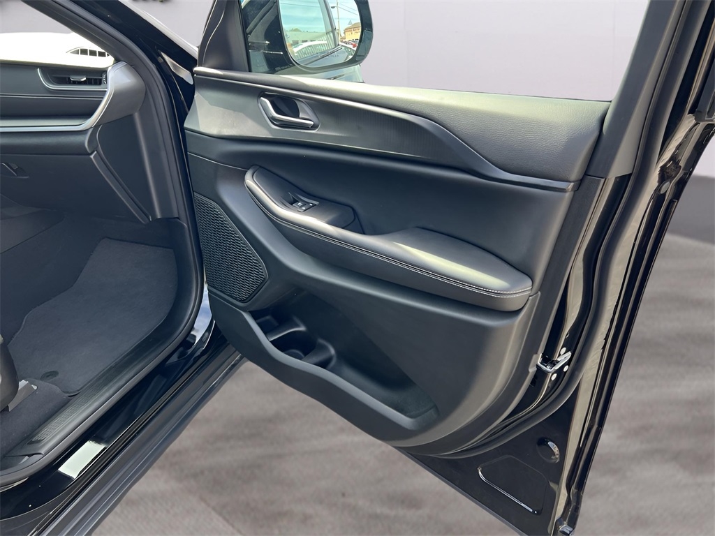 Jeep Grand Cherokee Laredo 4WD 2024