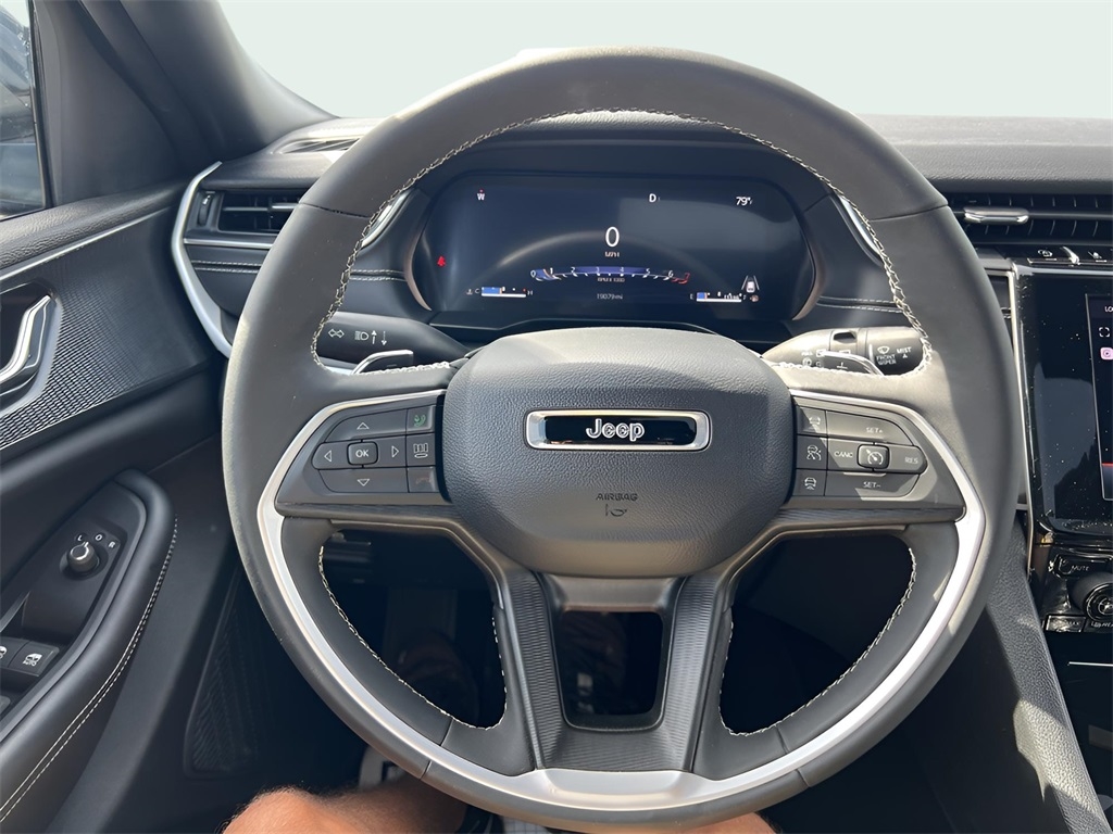 Jeep Grand Cherokee Laredo 4WD 2024