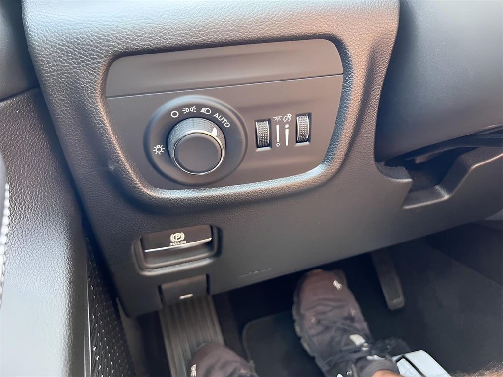 Jeep Grand Cherokee Laredo 4WD 2024