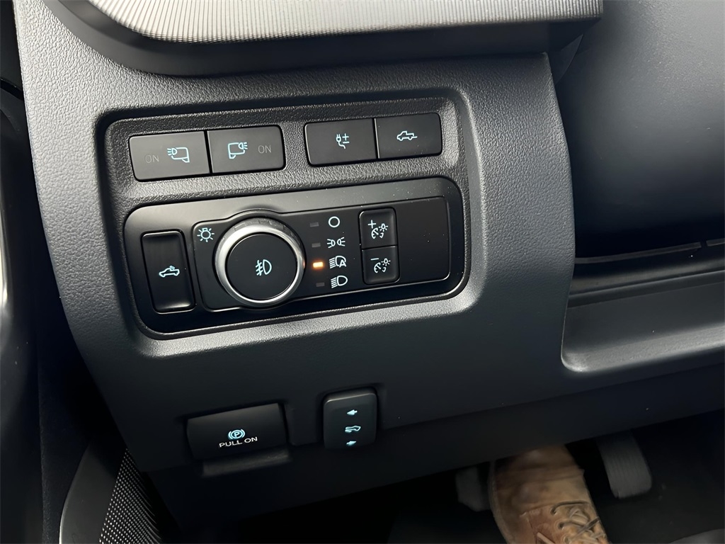 Ford F-250 SD XL Crew Cab 4WD 2023