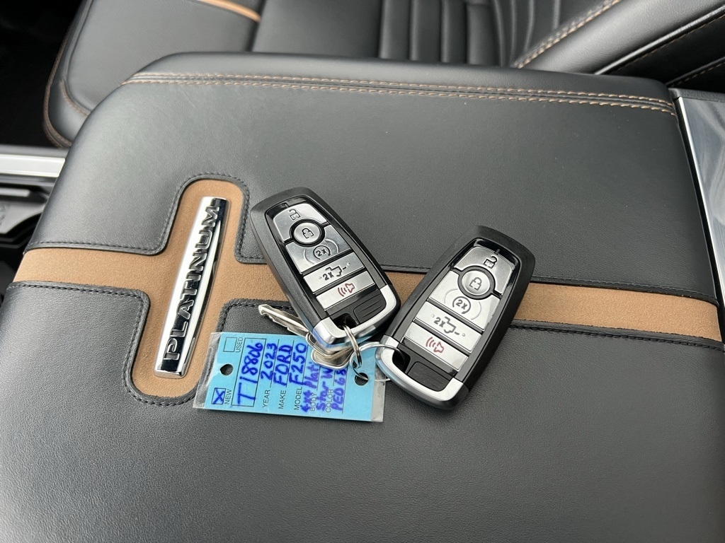 Ford F-250 SD XL Crew Cab 4WD 2023