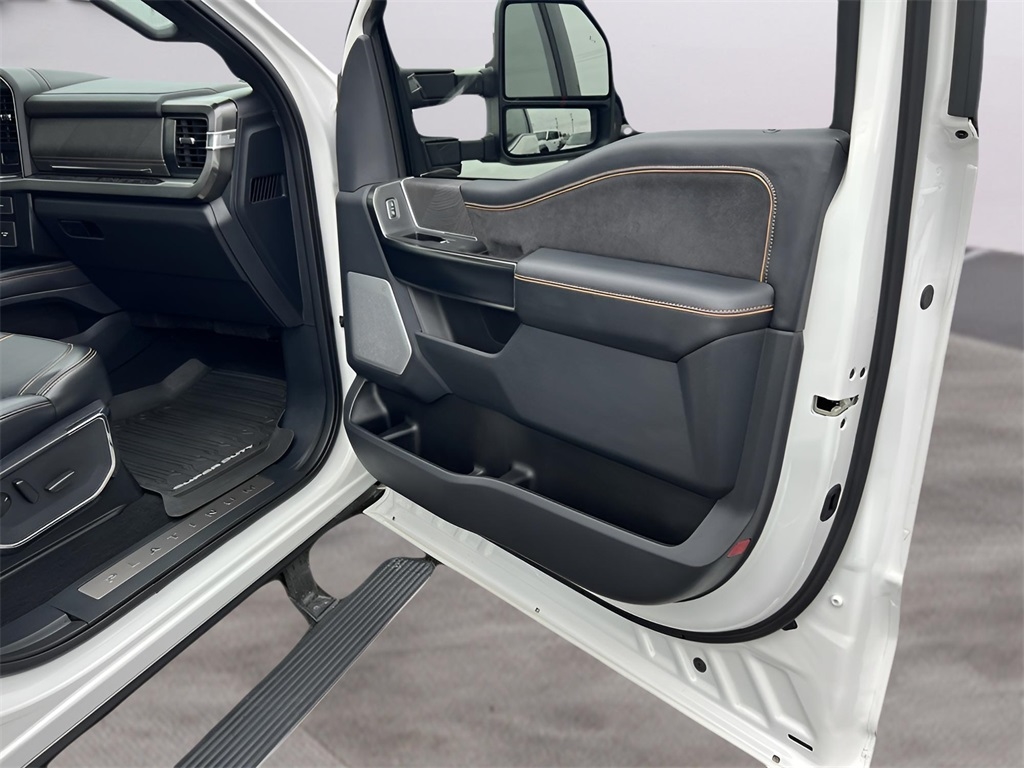 Ford F-250 SD XL Crew Cab 4WD 2023