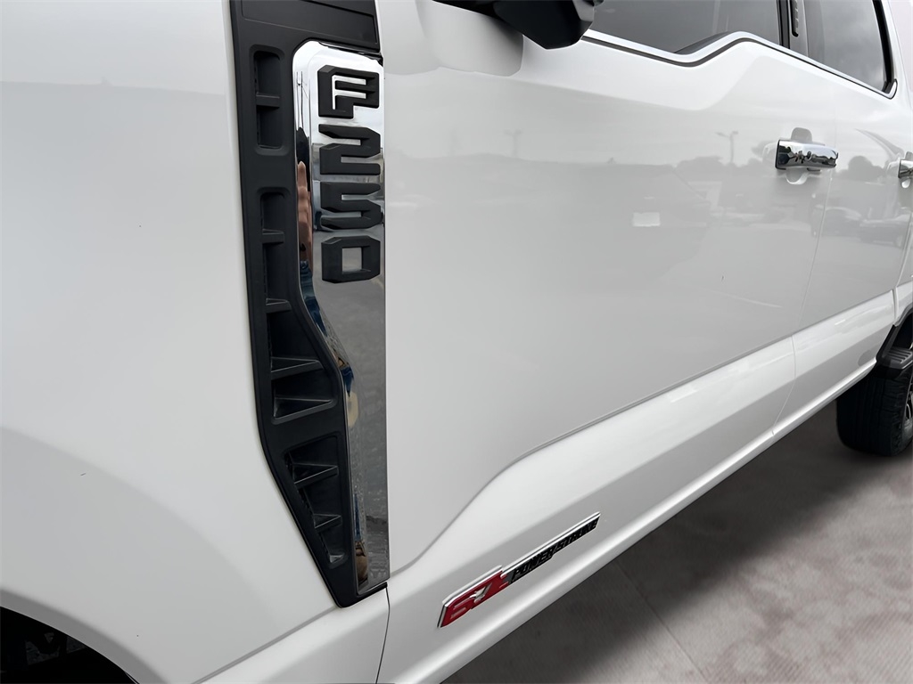 Ford F-250 SD XL Crew Cab 4WD 2023