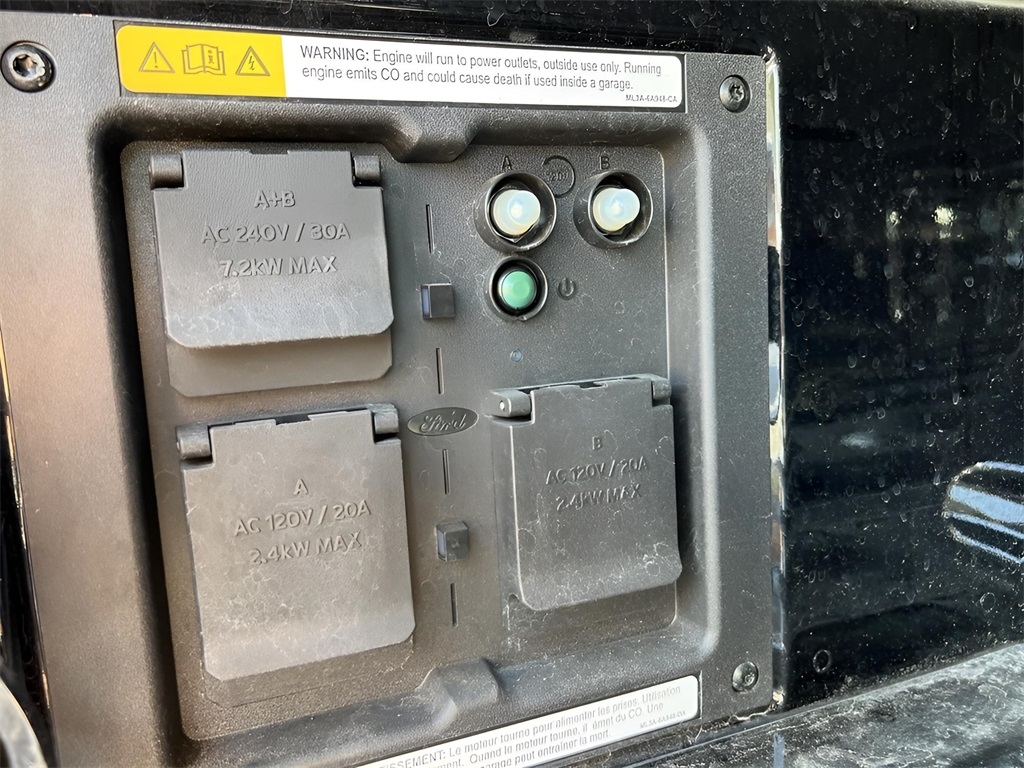 Ford F-150 Lariat SuperCrew 5.5-ft. Bed 4WD 2023