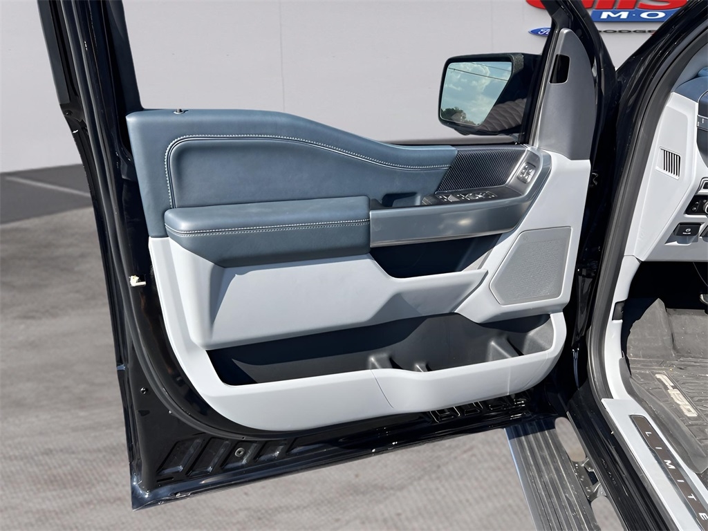 Ford F-150 Lariat SuperCrew 5.5-ft. Bed 4WD 2023