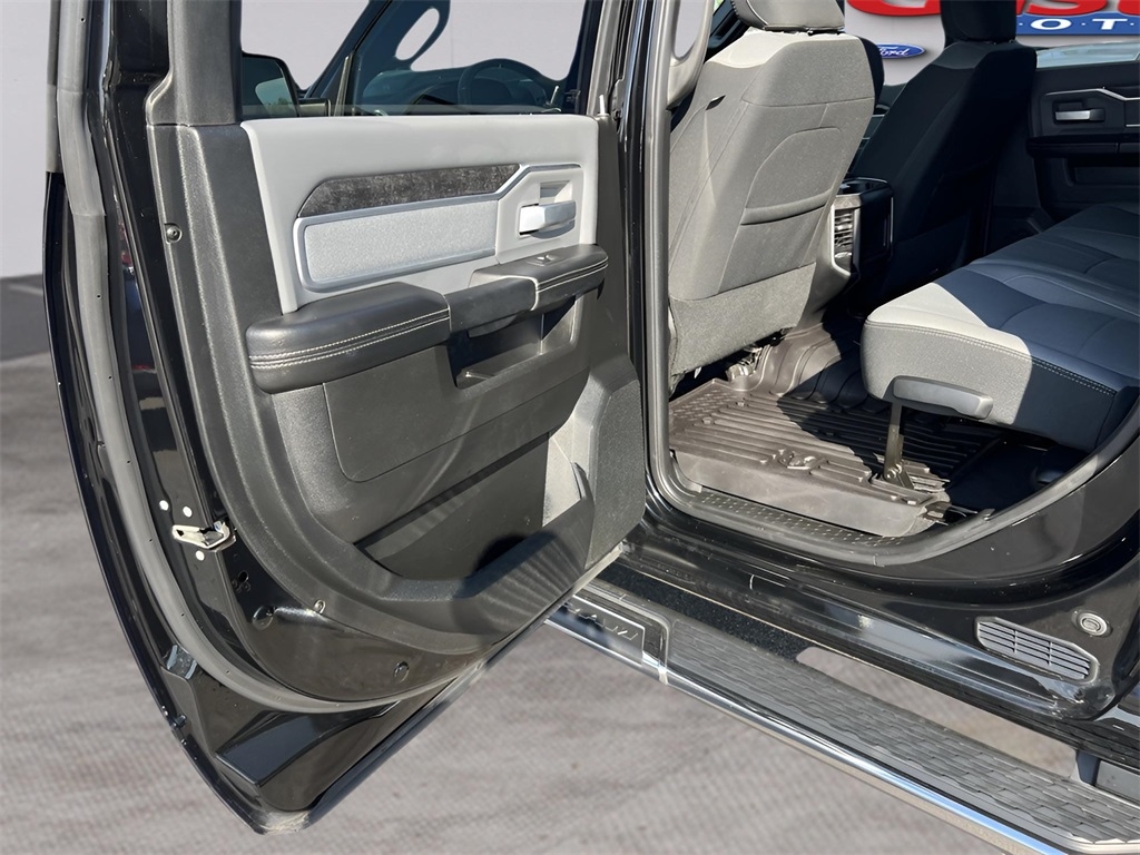 RAM 2500 SLT Mega Cab 4WD 2022 RAM 2500 SLT Mega Cab 4WD 2022