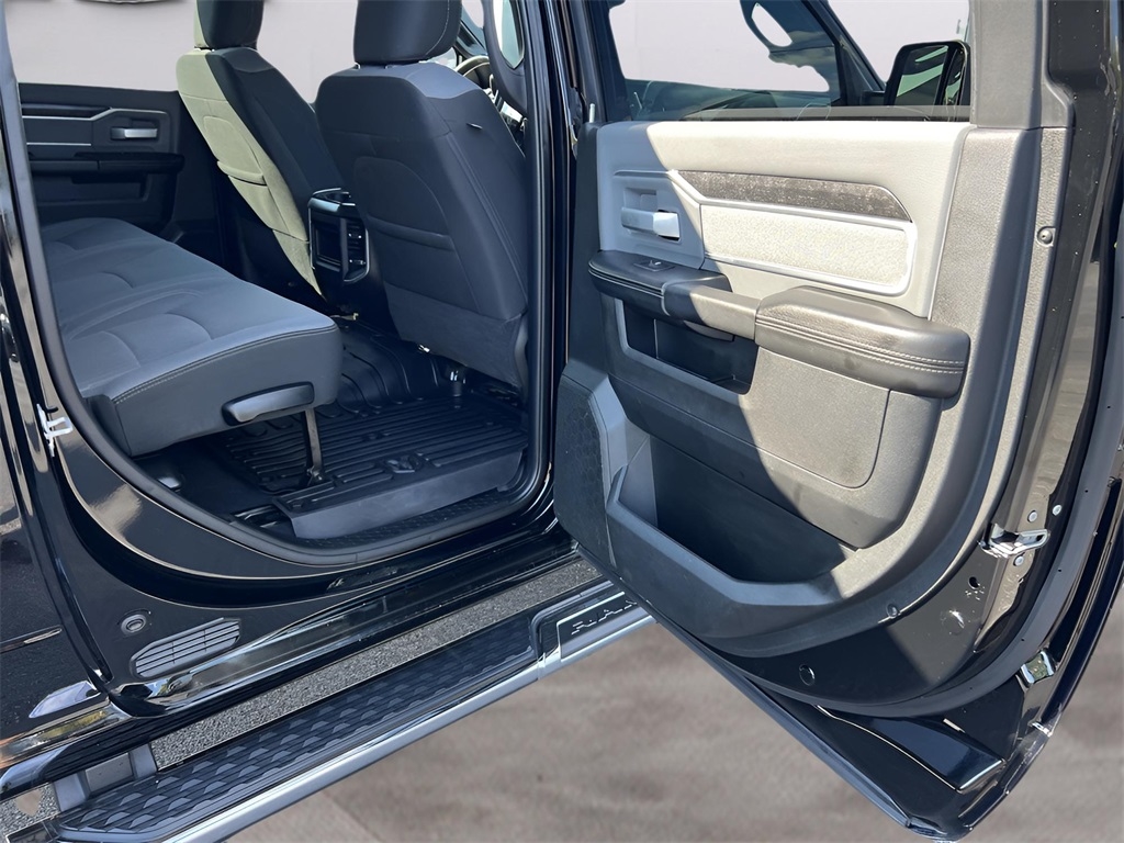 RAM 2500 SLT Mega Cab 4WD 2022 RAM 2500 SLT Mega Cab 4WD 2022
