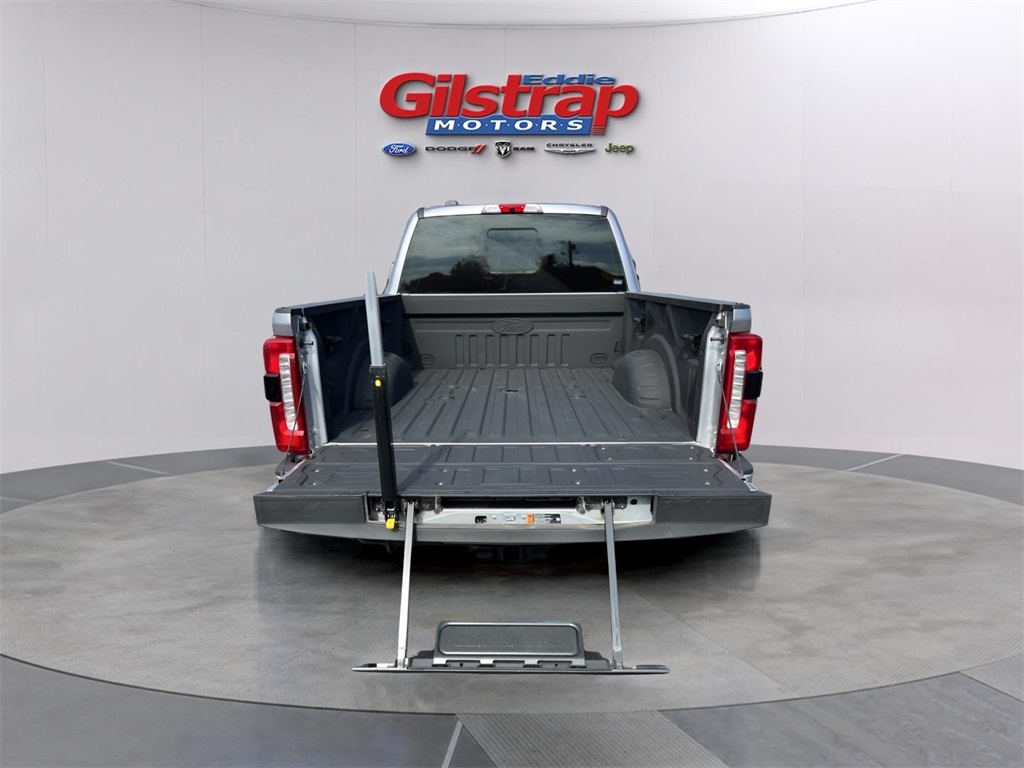 Ford F-250 SD Lariat Crew Cab 4WD 2023