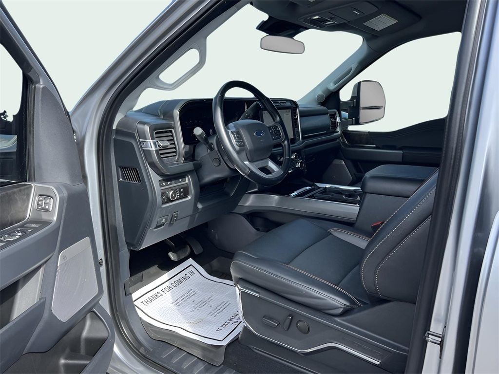 Ford F-250 SD Lariat Crew Cab 4WD 2023