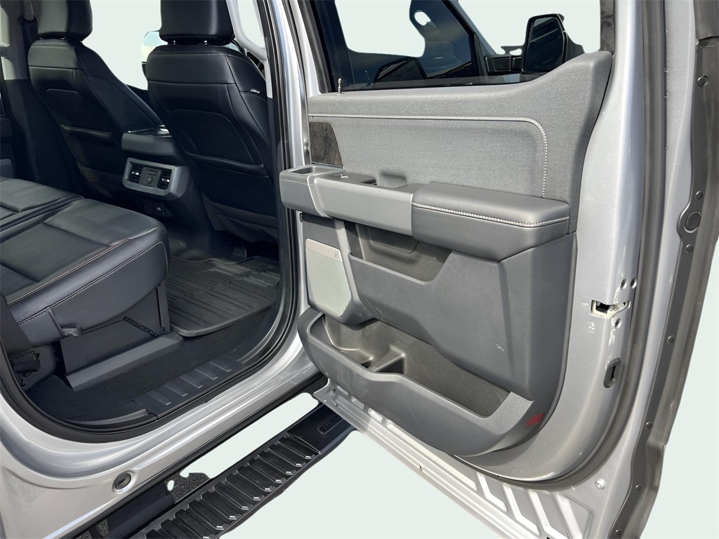 Ford F-250 SD Lariat Crew Cab 4WD 2023