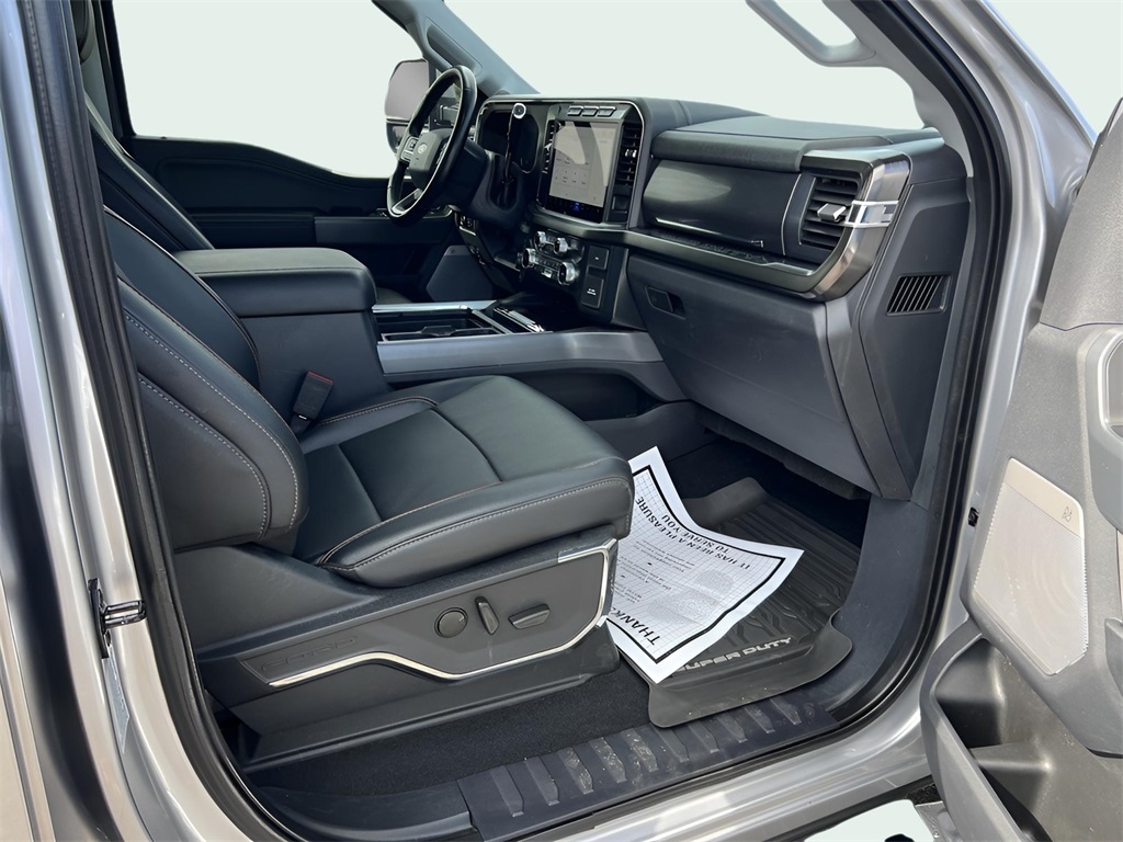 Ford F-250 SD Lariat Crew Cab 4WD 2023