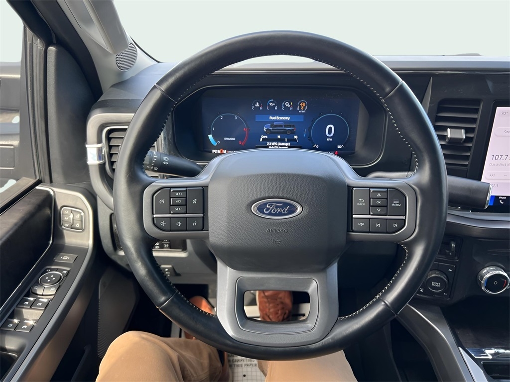 Ford F-250 SD Lariat Crew Cab 4WD 2023