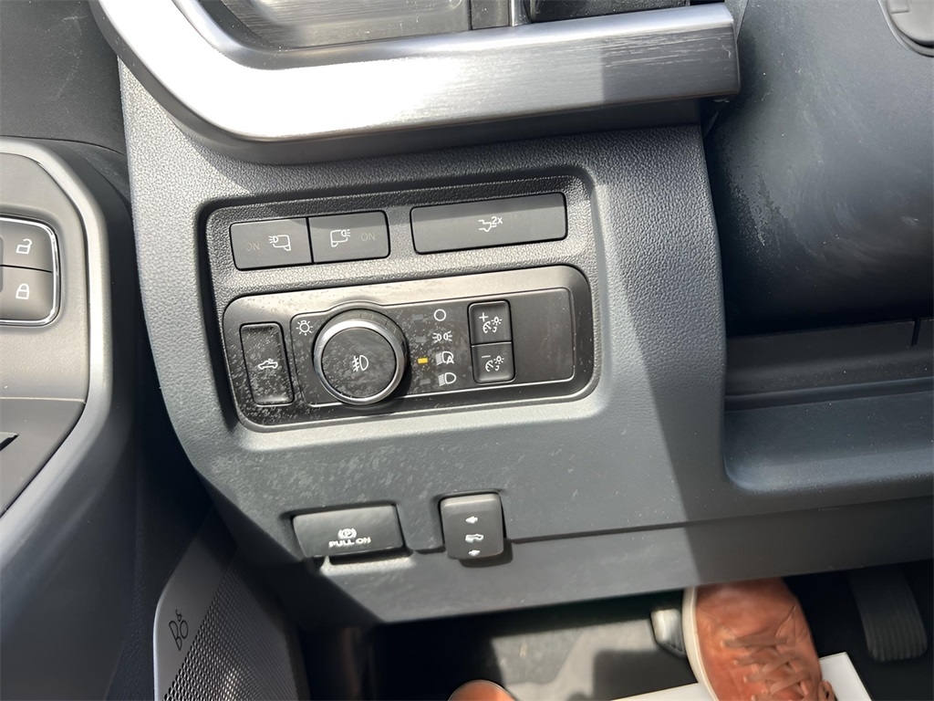 Ford F-250 SD Lariat Crew Cab 4WD 2023