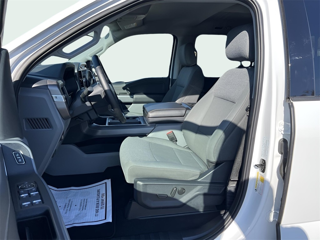 Ford F-150 XLT SuperCrew 4WD 2025