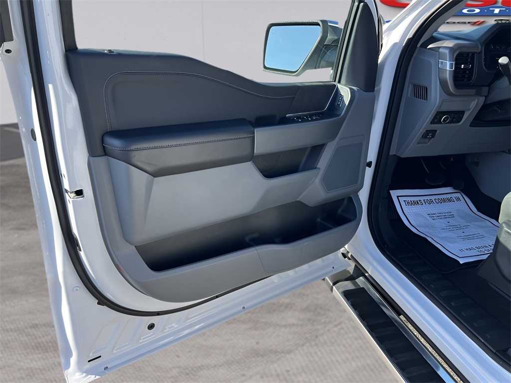 Ford F-150 XLT SuperCrew 4WD 2025