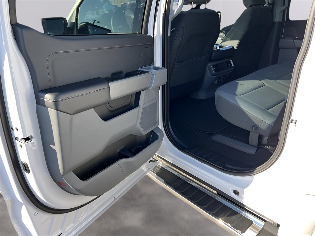 Ford F-150 XLT SuperCrew 4WD 2025