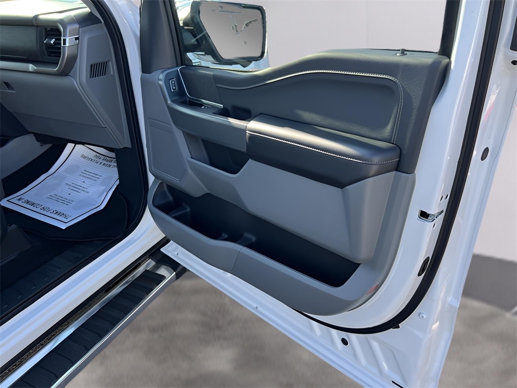 Ford F-150 XLT SuperCrew 4WD 2025