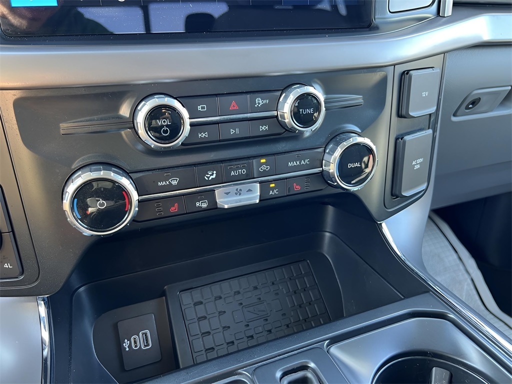 Ford F-150 XLT SuperCrew 4WD 2025