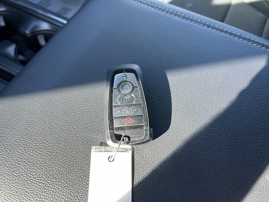 Ford F-150 XLT SuperCrew 4WD 2025