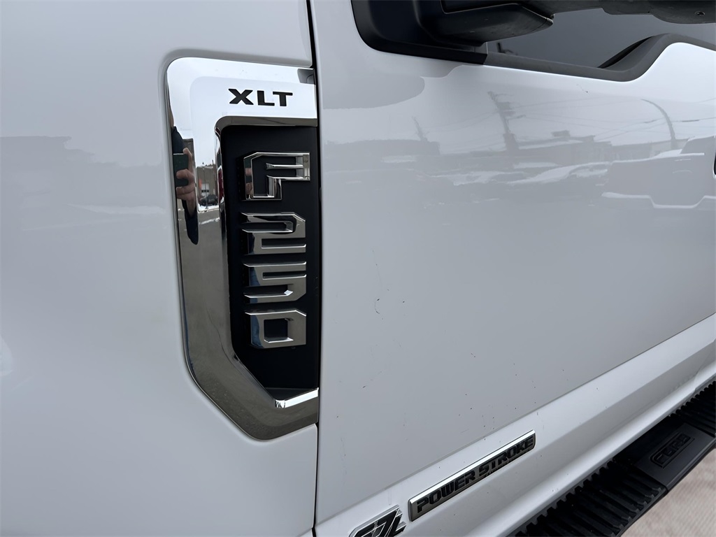 Ford F-250 SD XLT Crew Cab 4WD 2022