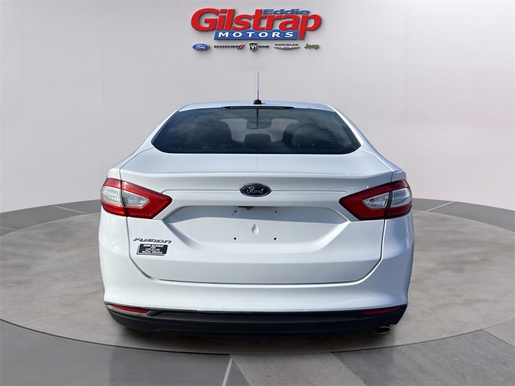 Ford Fusion S 2016