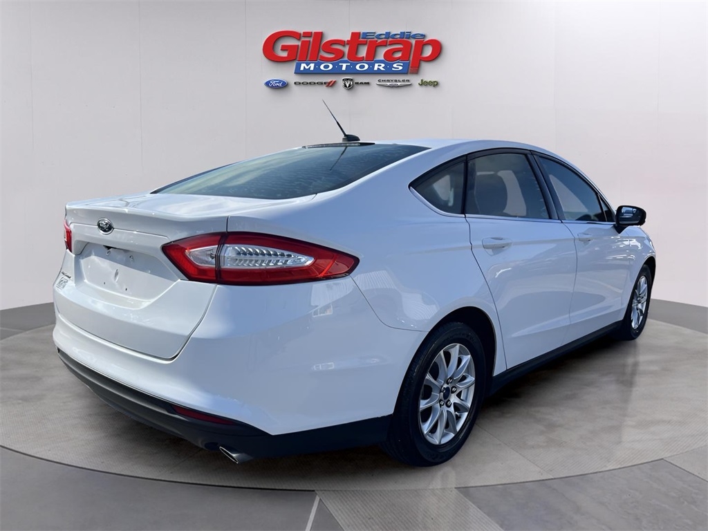 Ford Fusion S 2016