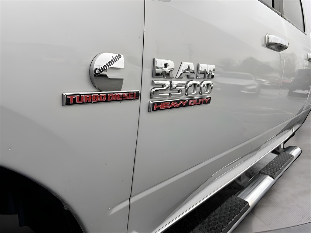 RAM 2500 SLT Crew Cab SWB 4WD 2017