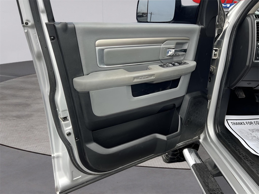 RAM 2500 SLT Crew Cab SWB 4WD 2017