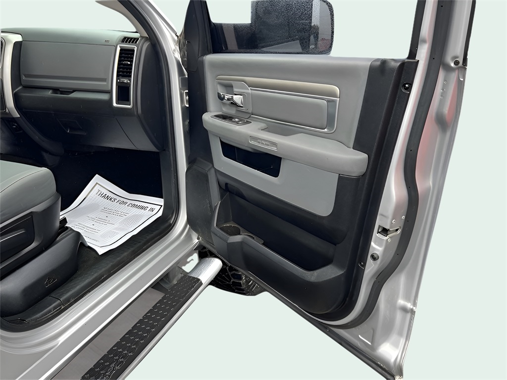 RAM 2500 SLT Crew Cab SWB 4WD 2017