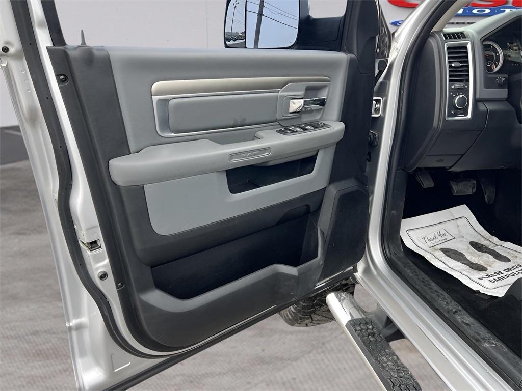 RAM 2500 SLT Crew Cab SWB 4WD 2017