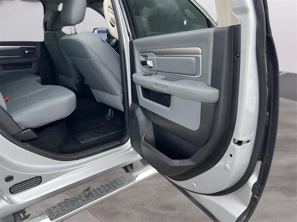 RAM 2500 SLT Crew Cab SWB 4WD 2017