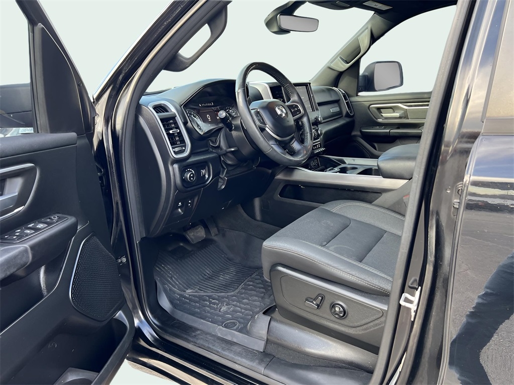 RAM 1500 Big Horn Crew Cab SWB 4WD 2020