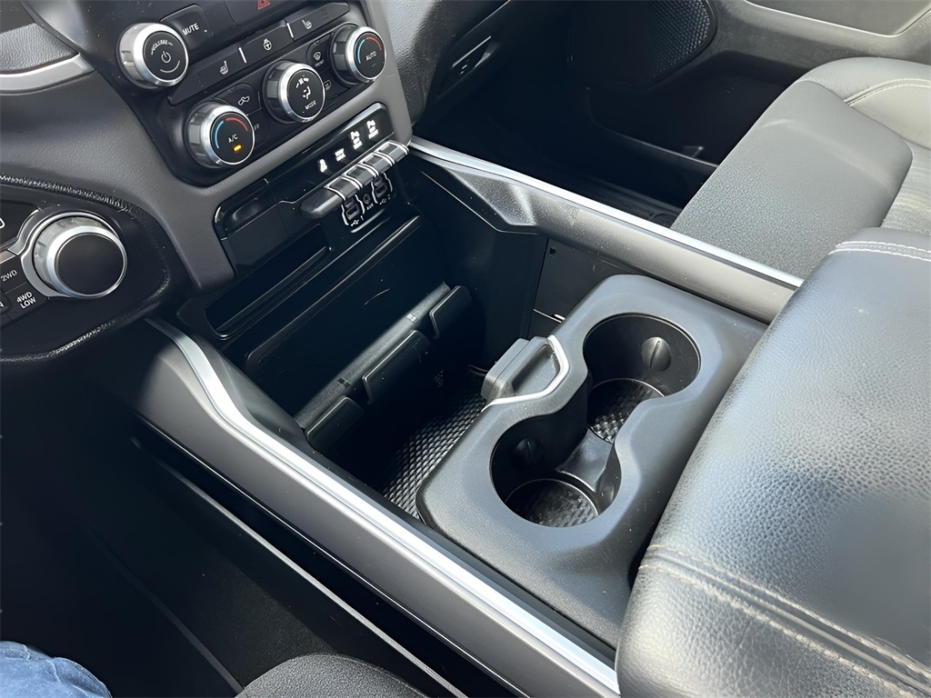 RAM 1500 Big Horn Crew Cab SWB 4WD 2020