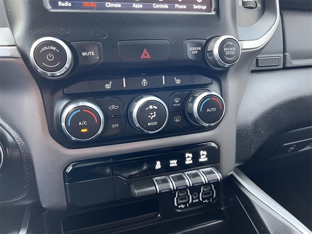 RAM 1500 Big Horn Crew Cab SWB 4WD 2020