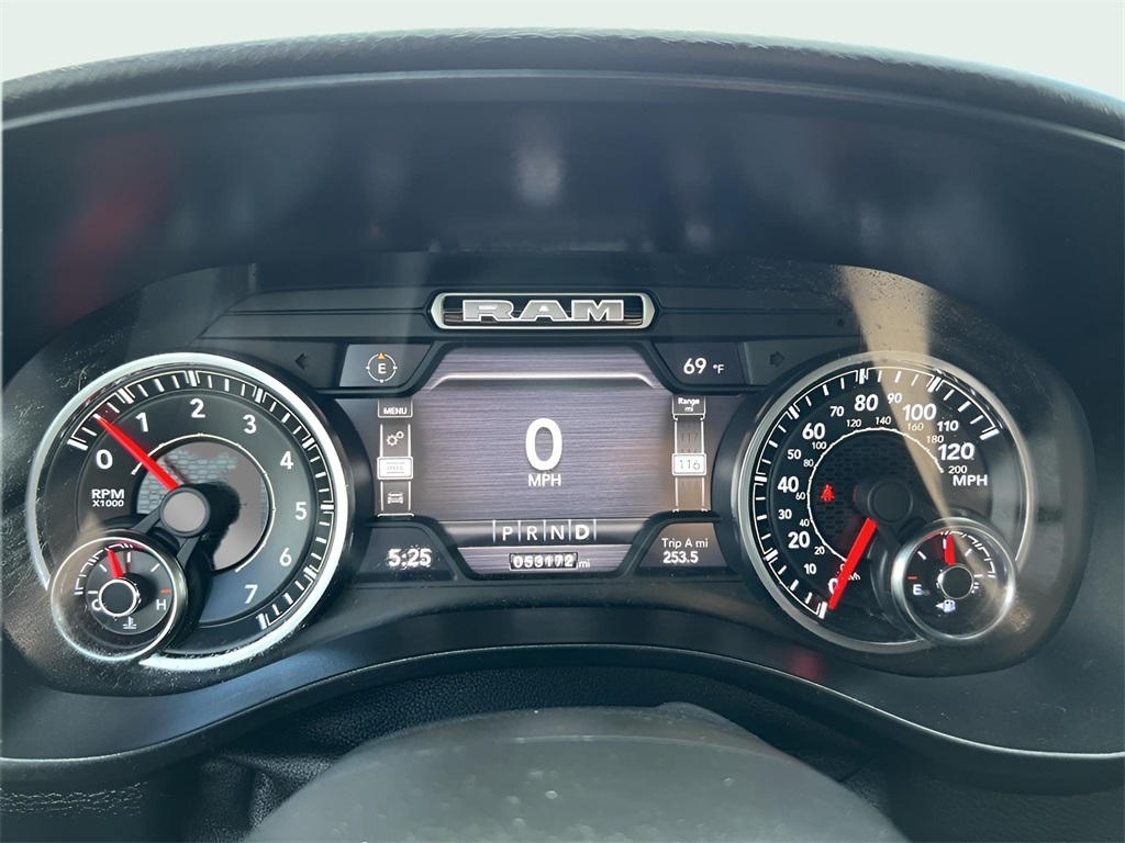 RAM 1500 Big Horn Crew Cab SWB 4WD 2020