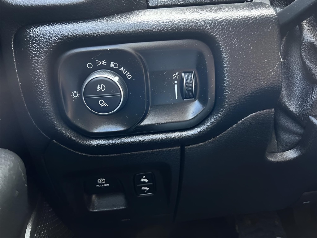 RAM 1500 Big Horn Crew Cab SWB 4WD 2020