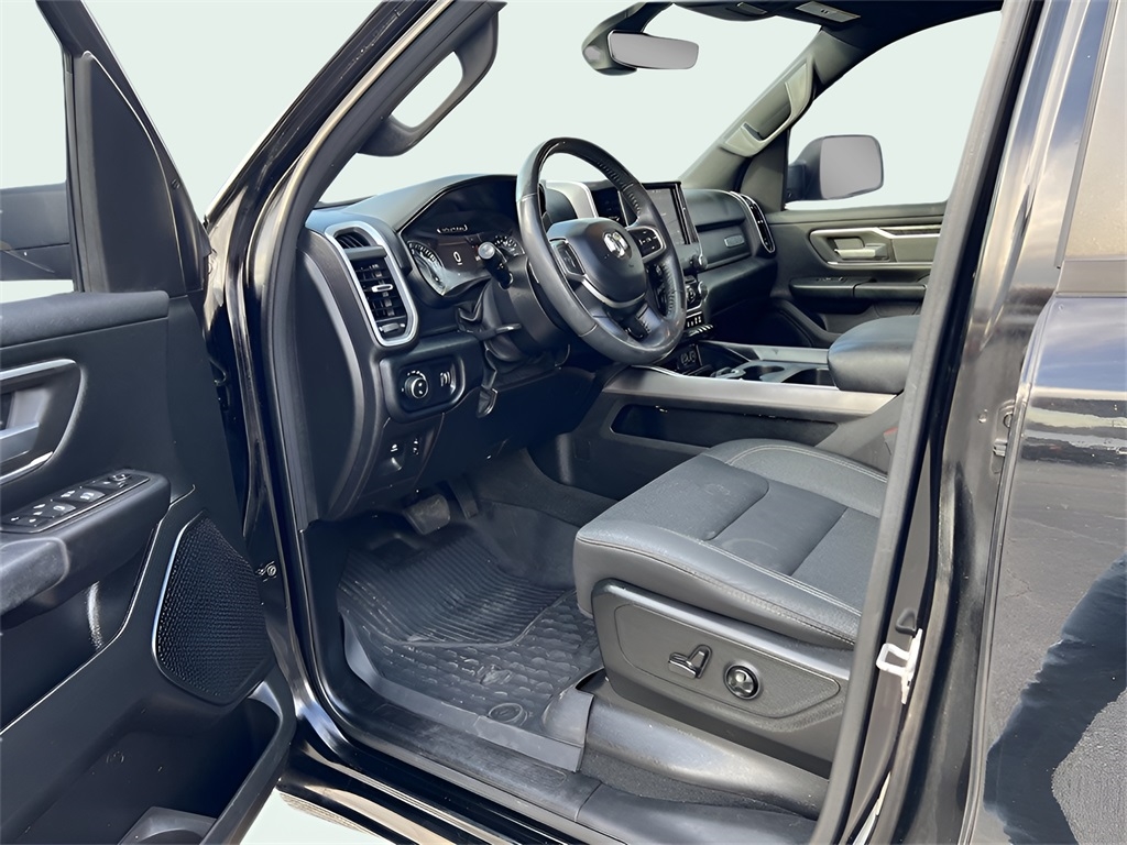 RAM 1500 Big Horn Crew Cab SWB 4WD 2020