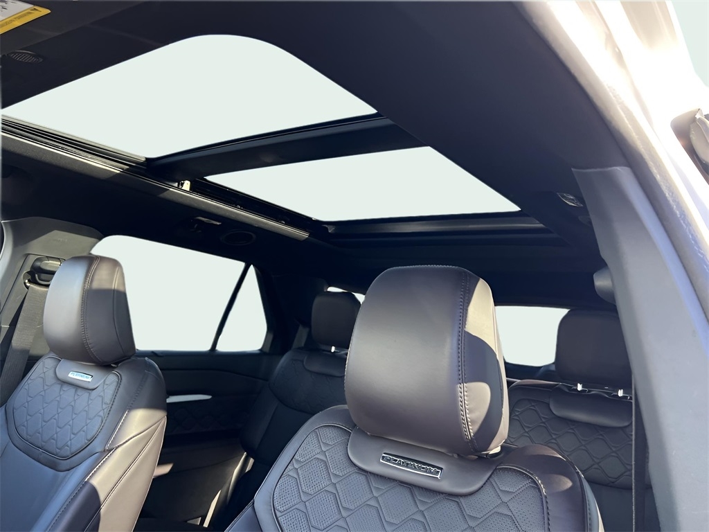 Ford Explorer Platinum AWD 2025