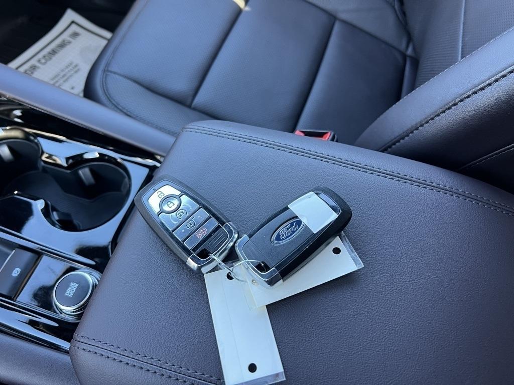 Ford Explorer Platinum AWD 2025