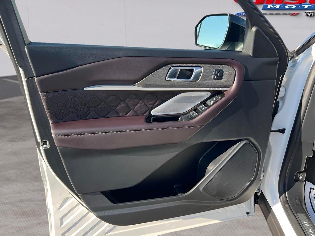 Ford Explorer Platinum AWD 2025